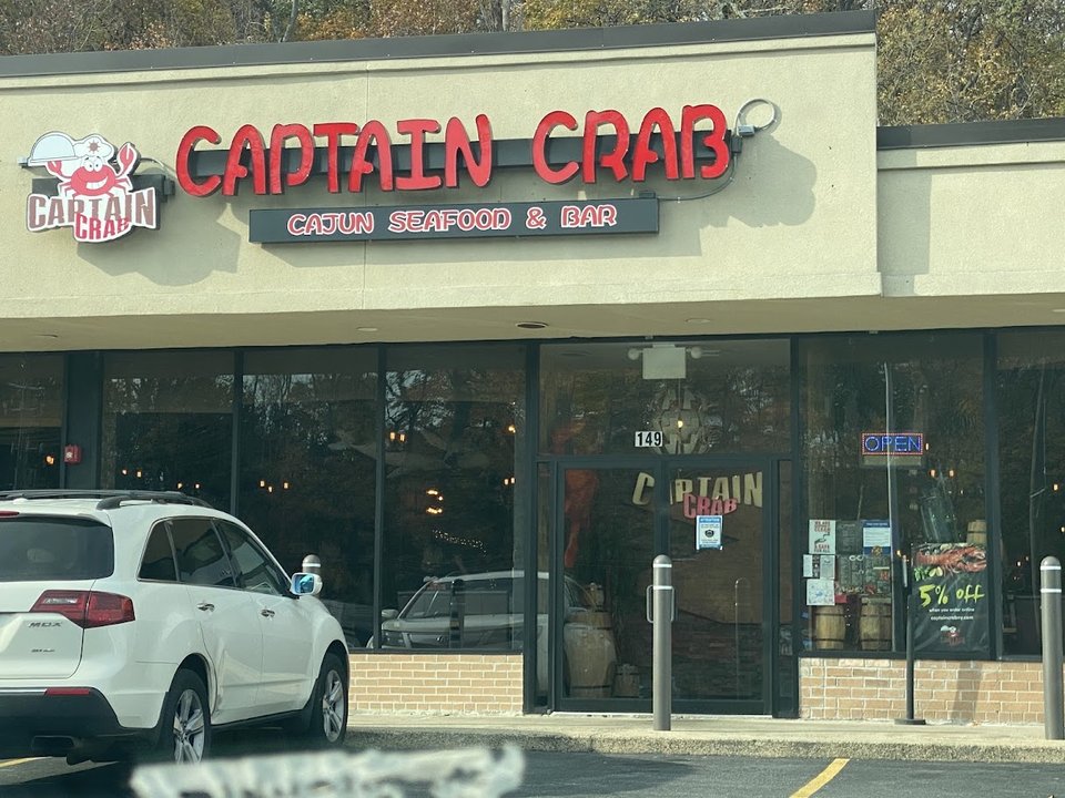 Captain Crab seafood restaurant storefront in Hartsdale.